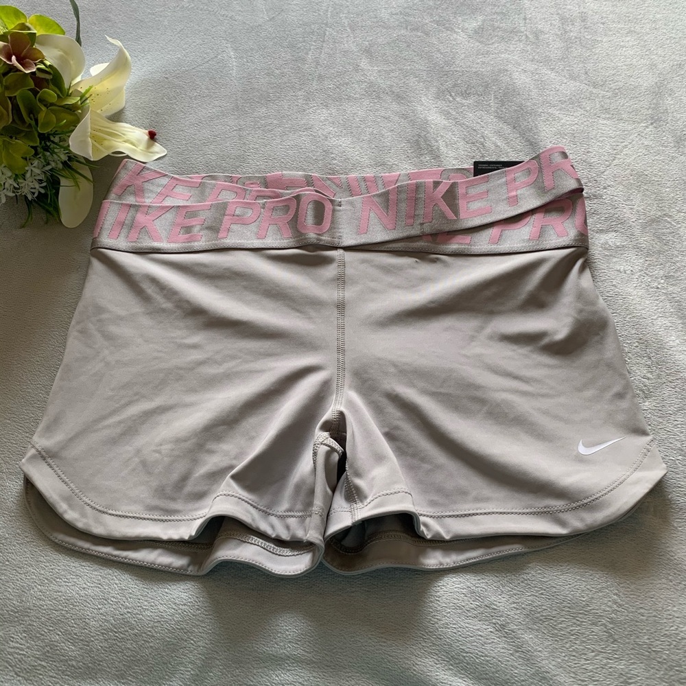 Nike Pro tight fit nude/light taupe & pink shorts